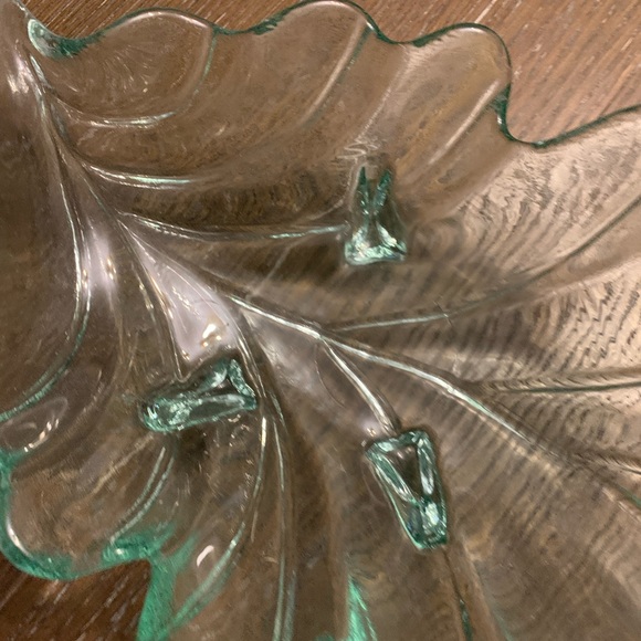 Lite Green 3 Footed Glass Leaf-Shaped Serving Bowl w/Scalloped Edges. - Picture 6 of 6